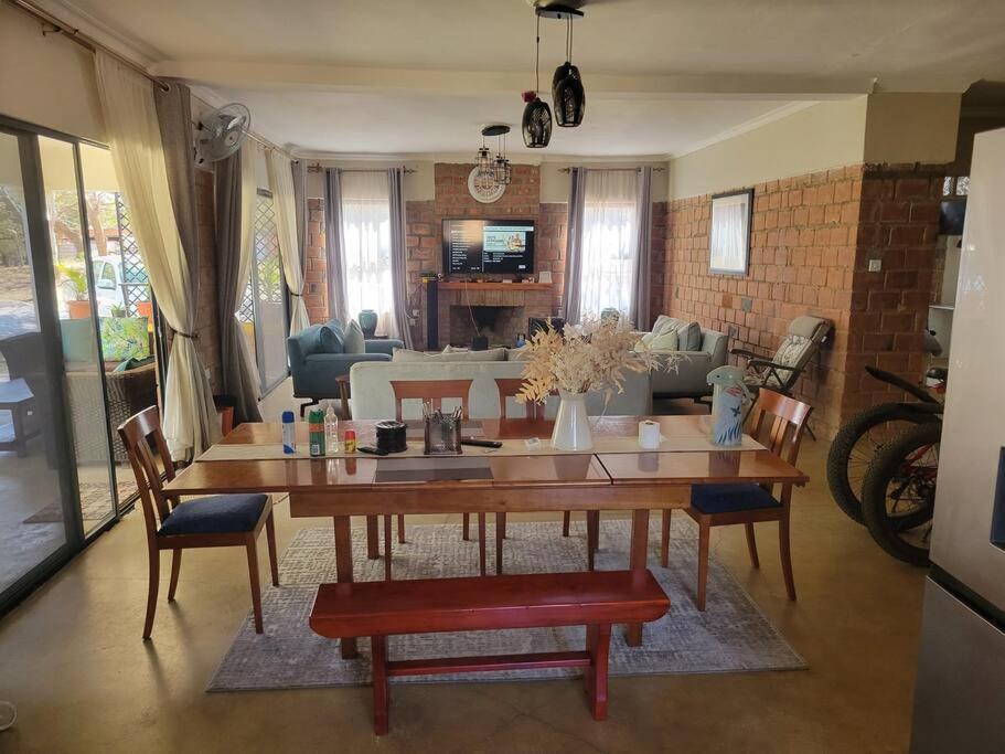 Warthog House-Cozy Country House, 3 Bed Mumbwa Kültér fotó
